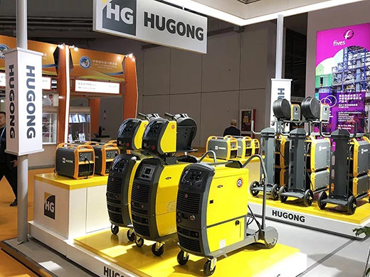 进博会首日mg冰球突破意大利CEA展位展品mg冰球突破CEA数字化焊机