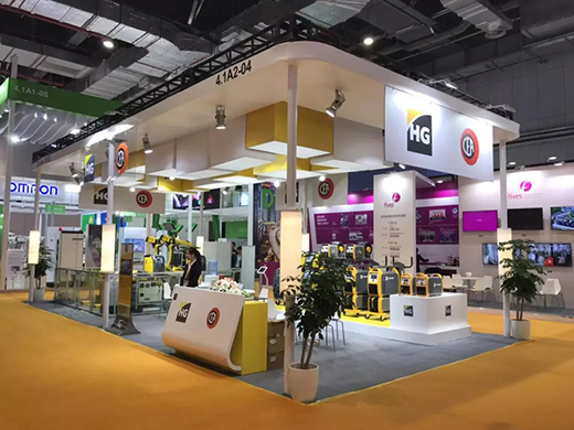 首届中国国际入口展览会mg冰球突破展位