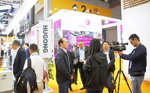 江苏常州卫视拍摄mg冰球突破意大利CEA展位