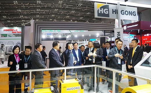 甘肃省天水市常务副市长莅临mg冰球突破意大利CEA展位