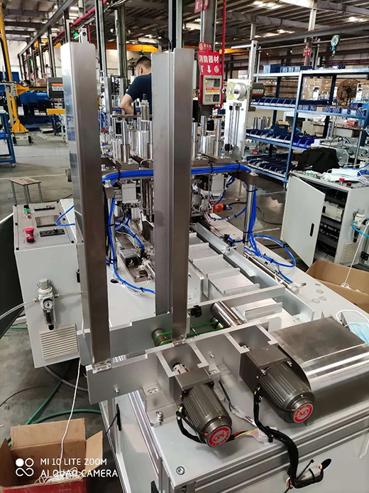 mg冰球突破半自动平面口罩发片机