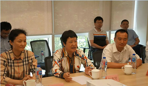 上海市青浦戋戋委书记赵惠琴带队莅临mg冰球突破调研